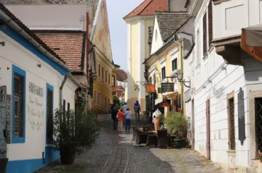 Picturesque Szentendre, streets of art. Photo Pixabay